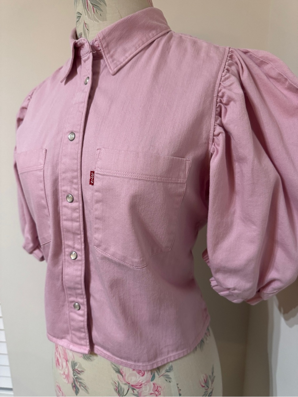 Levi's Light Pink Puff-Sleeve Button-Front Shirt - Picture 2 of 16